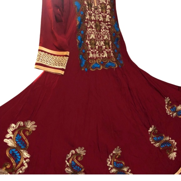 Beautiful red kurta with embroidery - Picture 1 of 7